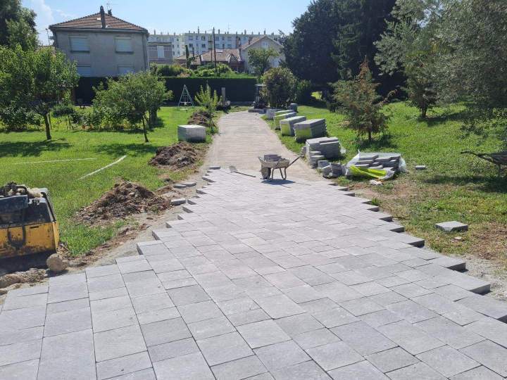 Entreprise de travaux publics, Valence